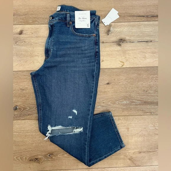 NWT-Abercrombie & Fitch High Rise Mom Jeans - Picture 2 of 6